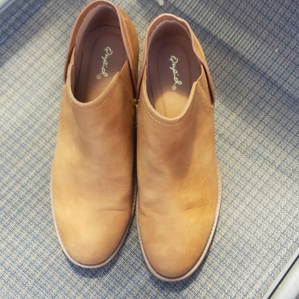 Qupid size 10 ankle booties